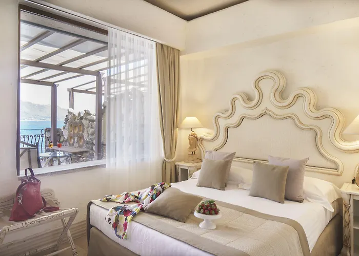 Atlantis Bay - The Leading Of The World