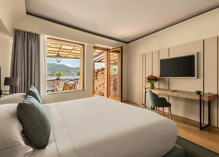 Atlantis Bay - The Leading Of The World 5*